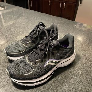 Women’s Saucony Omni 20 Running Shoes, Size 7.5/Med